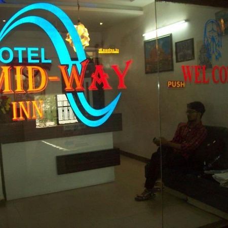 Hotel Mid - Way Inn Gandhinagar Eksteriør bilde